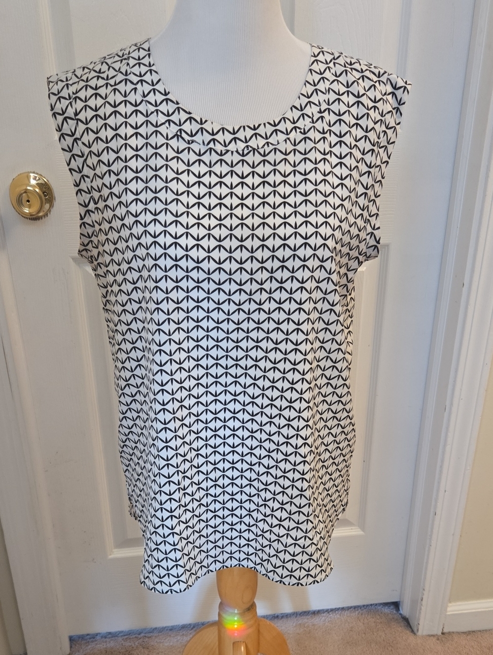 J Crew Women's Black & White Geometric Cap Sleeve Top Size M